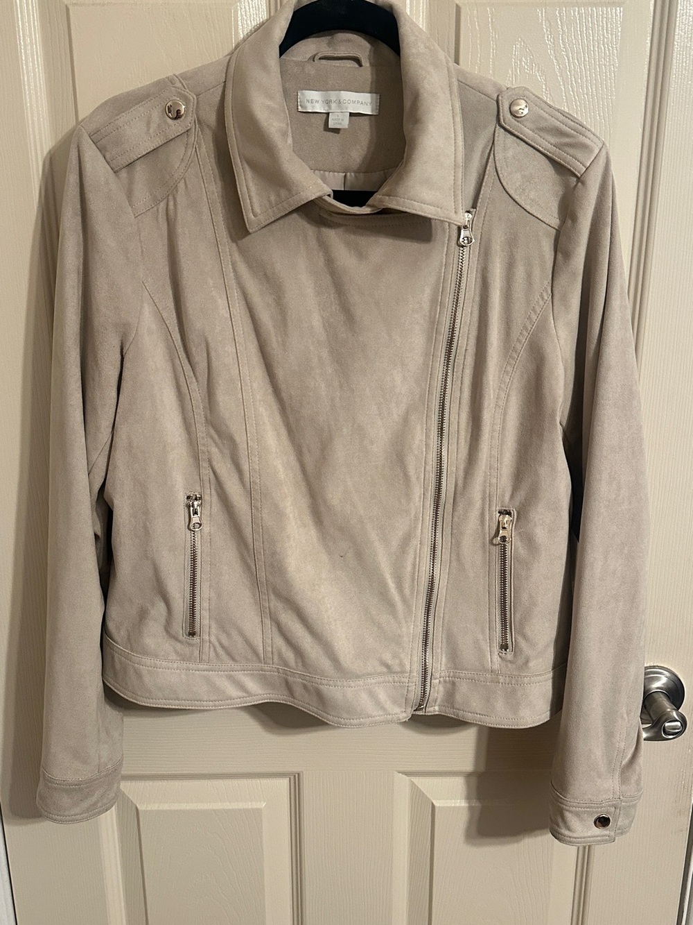 New York & Company Light Beige Faux Suede Moto Jacket w Gold Details, Sz L